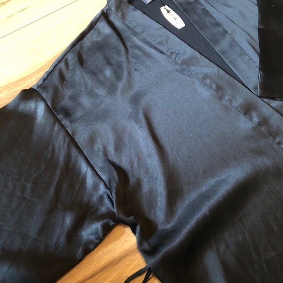 Victoria Secret Robe - Picture 3 of 4